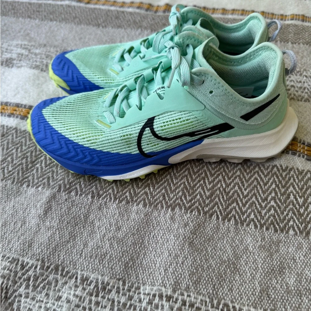 Nike Terra Kiger Athletic Shoes - Picture 3 of 6
